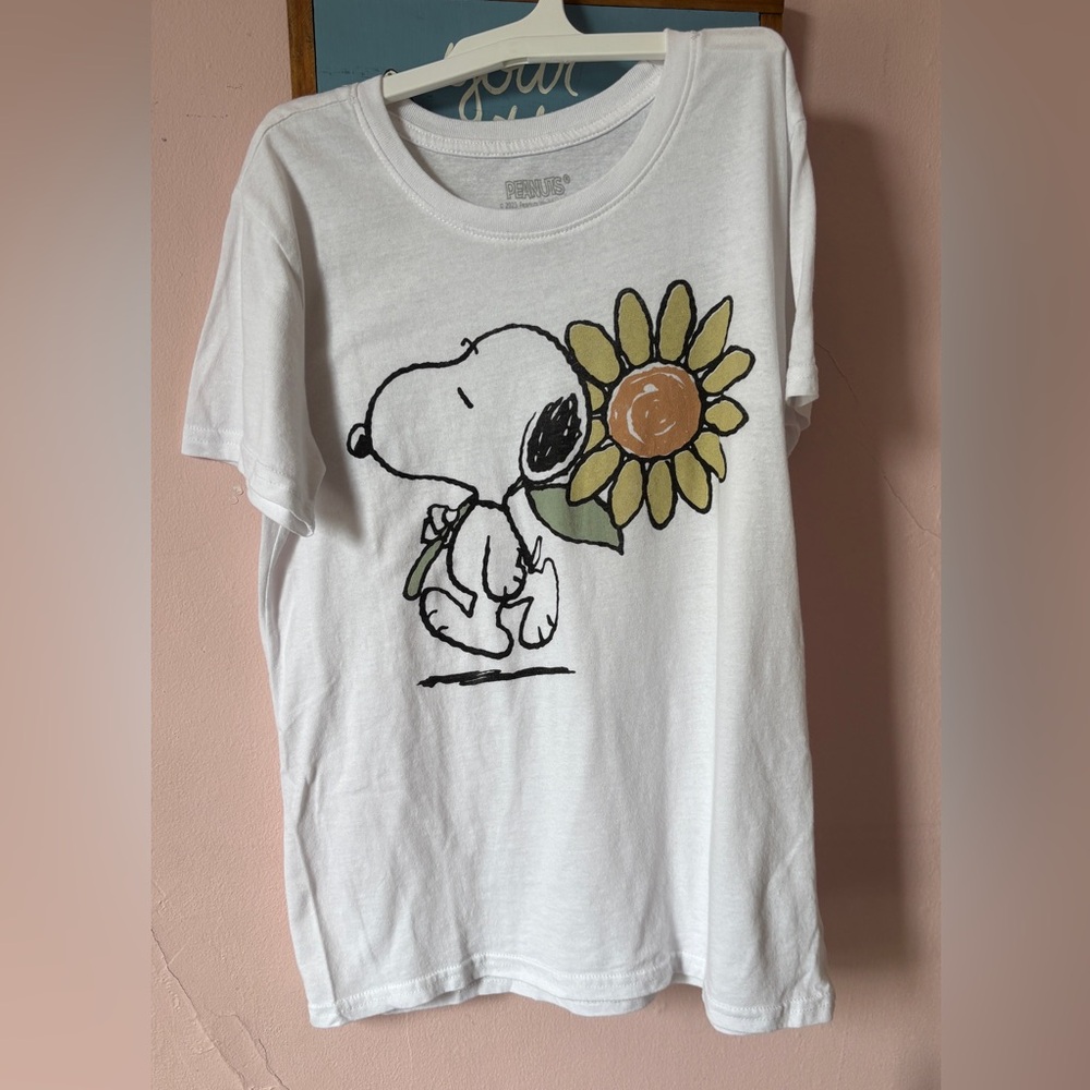 Peanuts White Tee with Snoopy and Sunflower